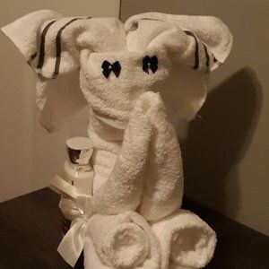 HANDCRAFTED MAMA AND BABY TOWEL ELEPHANTS